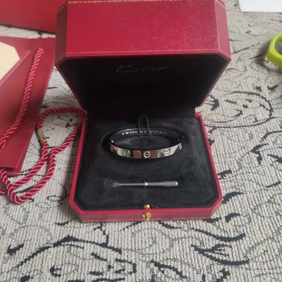 Meet your Posher - Picture 3 of 3